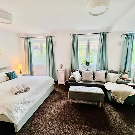 Bl - The Townhouse, 24hr Self Check-in, Free Private Parking, Garden, Adjacent To Beautiful Park, Centre 5 Min Walk