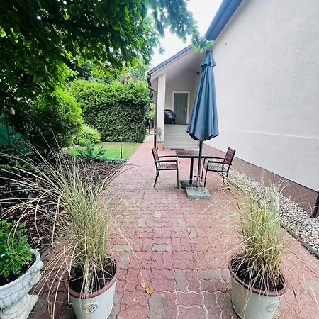 Bl - The Townhouse, 24hr Self Check-in, Free Private Parking, Garden, Adjacent To Beautiful Park, Centre 5 Min Walk Appartamento